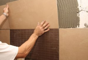 Ремонтные работы по укладке плитки из керамического материала своими руками